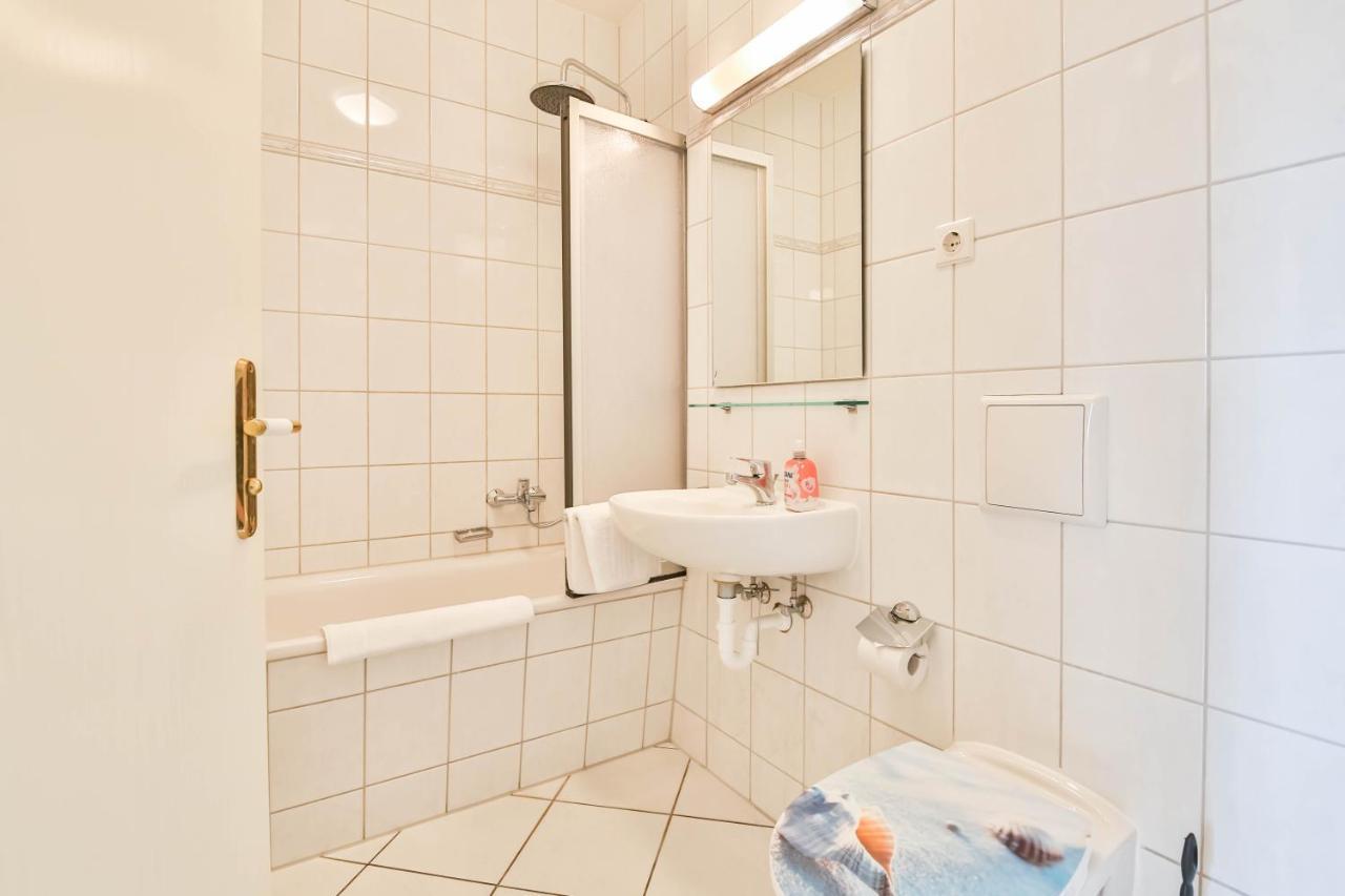 Apartment Diana Mit Terrasse Zempin Exterior foto